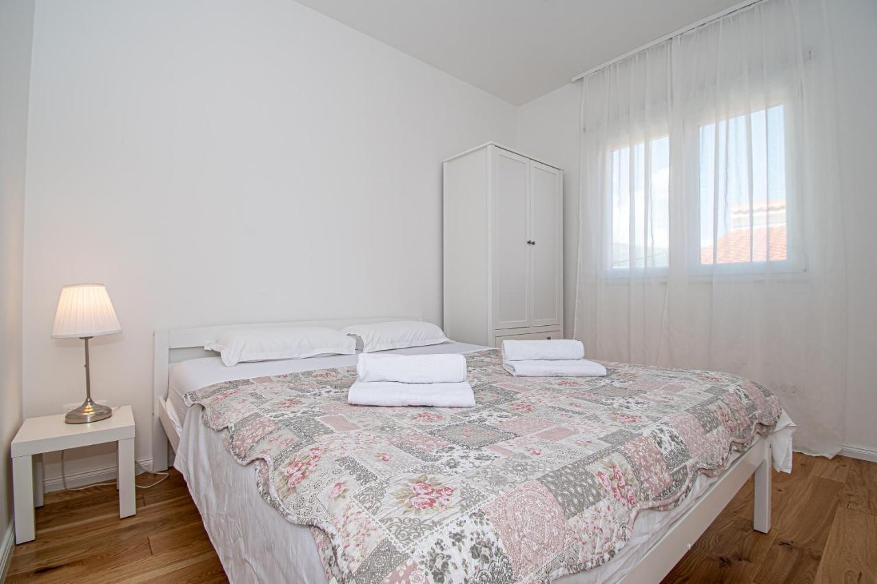 Apartment Nikola Kaštel Novi Buitenkant foto