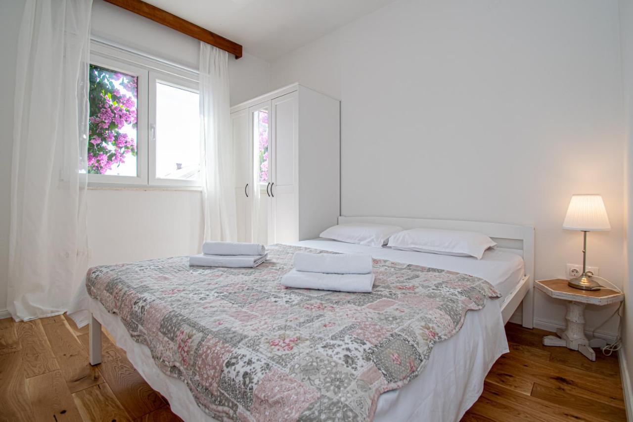 Apartment Nikola Kaštel Novi Buitenkant foto